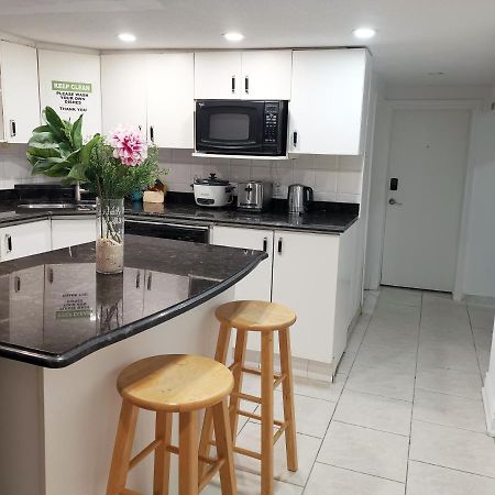 Tidy Private Rooms With Full Kitchen Toronto Exterior foto