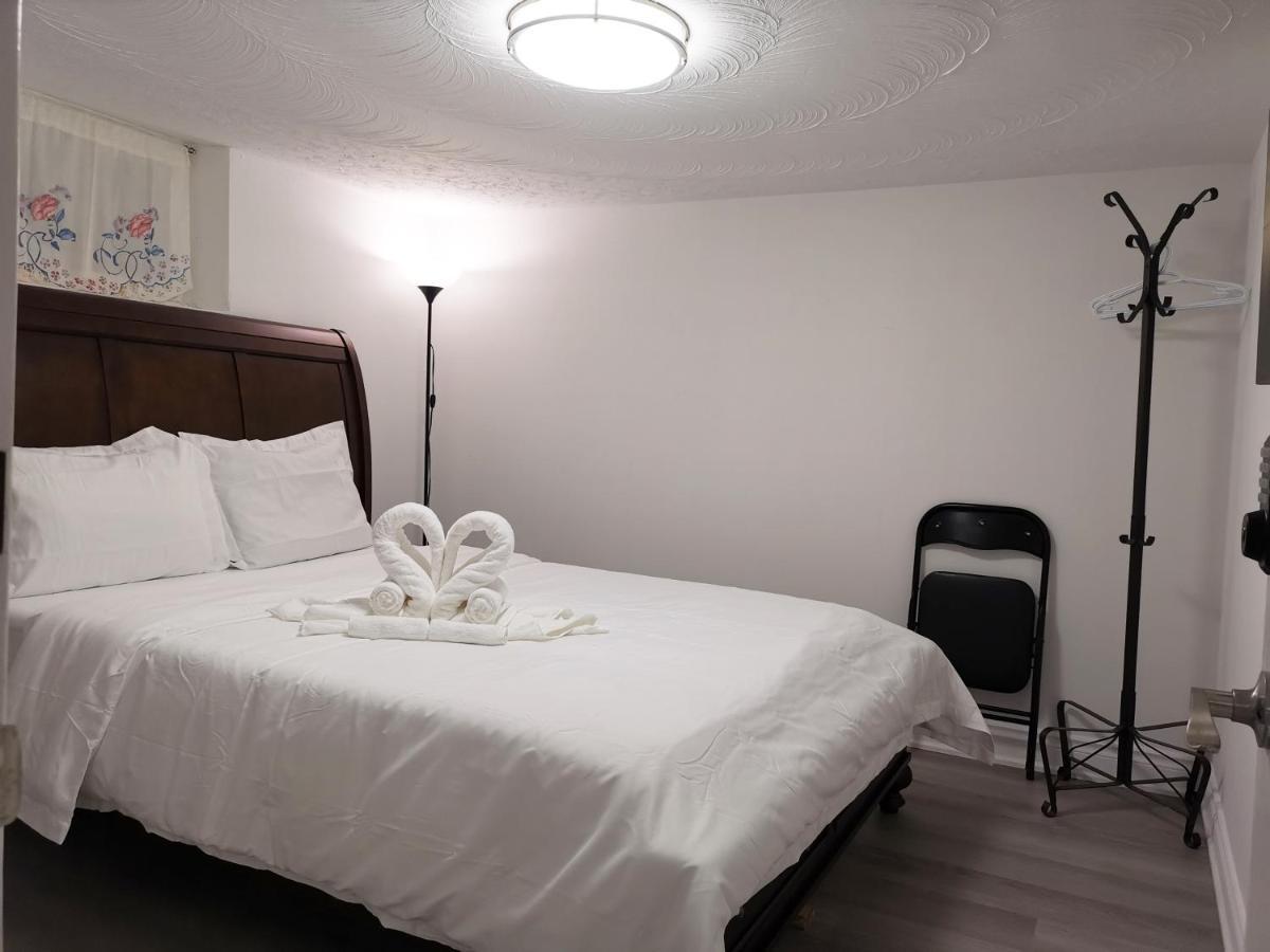 Tidy Private Rooms With Full Kitchen Toronto Exterior foto
