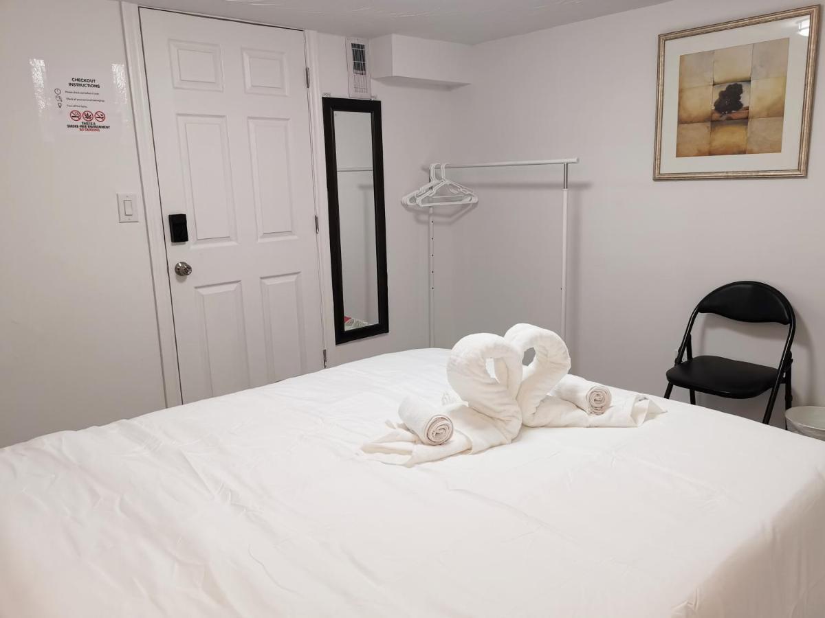 Tidy Private Rooms With Full Kitchen Toronto Exterior foto